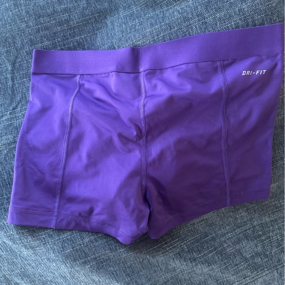 Nike Pro Activewear in Purple - Picture 2 of 4